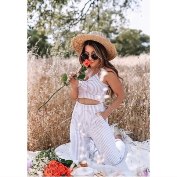 A&F Linen-Blend Pleaded Wide Ultra High Rise Pant - Picture 3 of 8